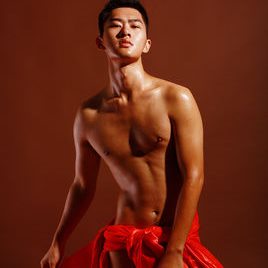 卢希安照片